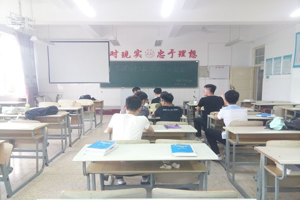 学习贯彻十三届.jpg